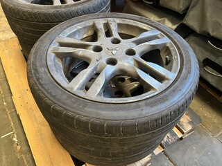 Set lichtmetalen velgen met banden 4 stuks Mitsubishi